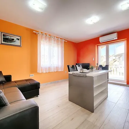 Apartment Dalmatino *