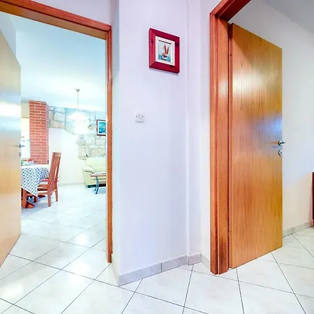 Apartment Dalmatino *
